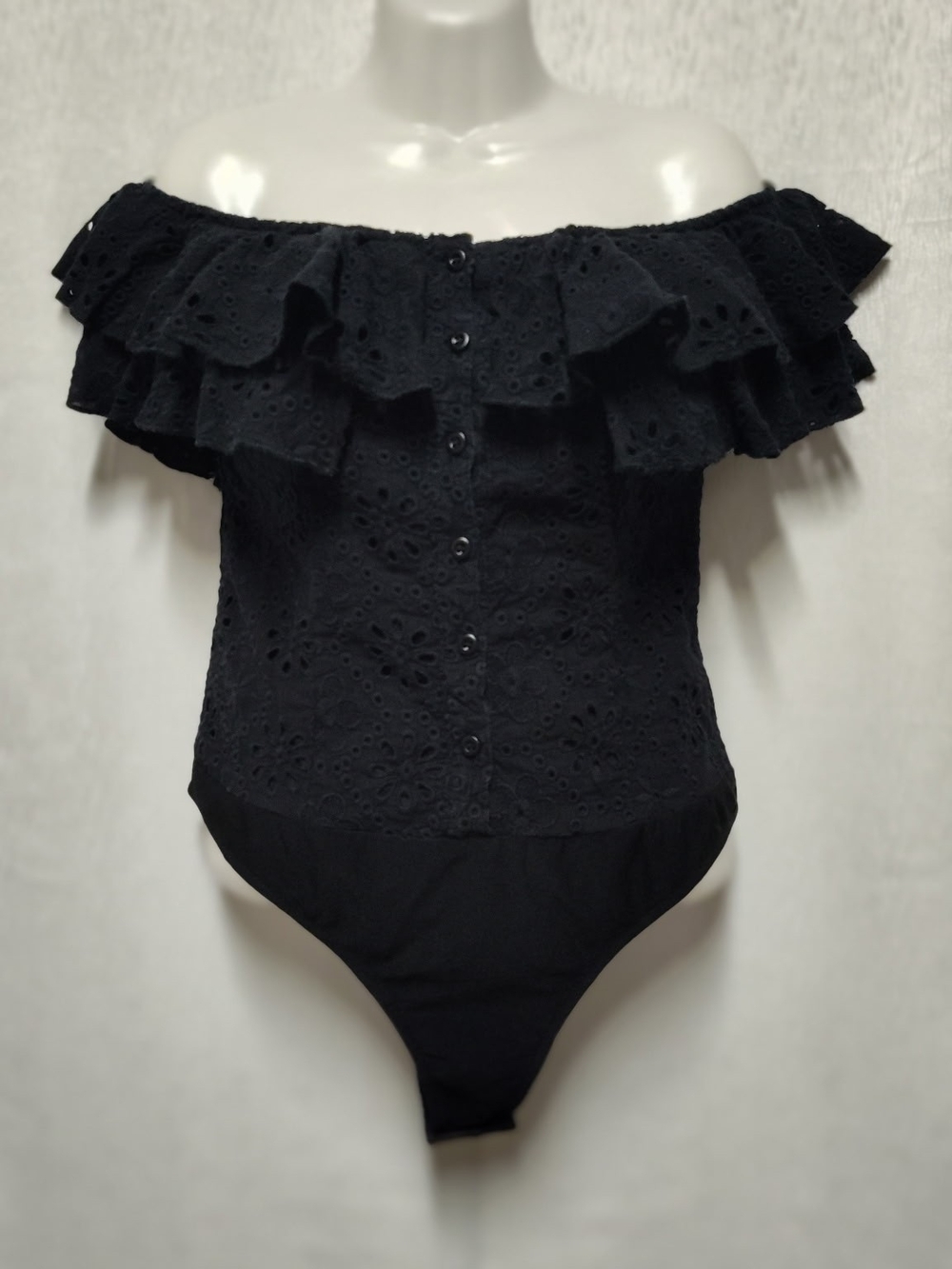 ​Tea & Cup Black Eyelet Off-Shoulder Bodysuit with Front Buttons - Women's Small